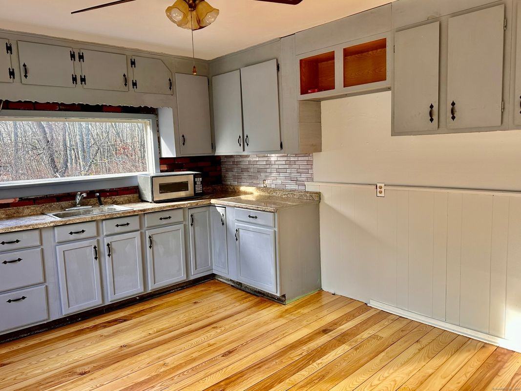 17 Park Dr - Photo 2 of 7