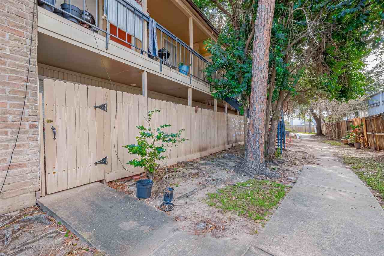 8201 Richmond Ave - Photo 3 of 38