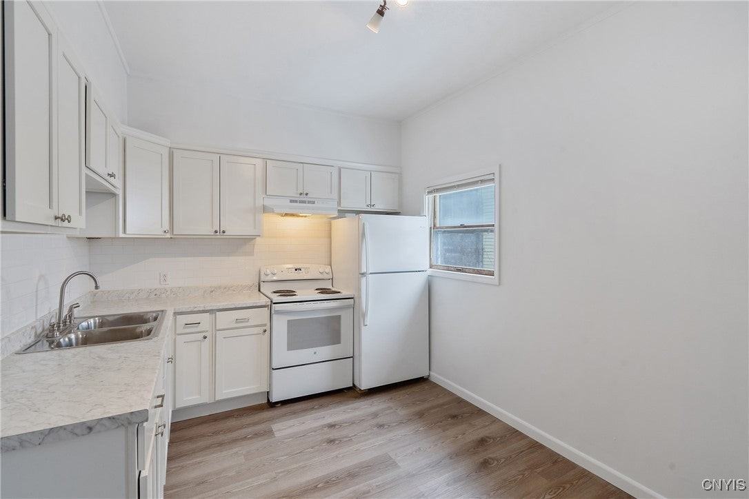 213 Buffalo St - Photo 7 of 16