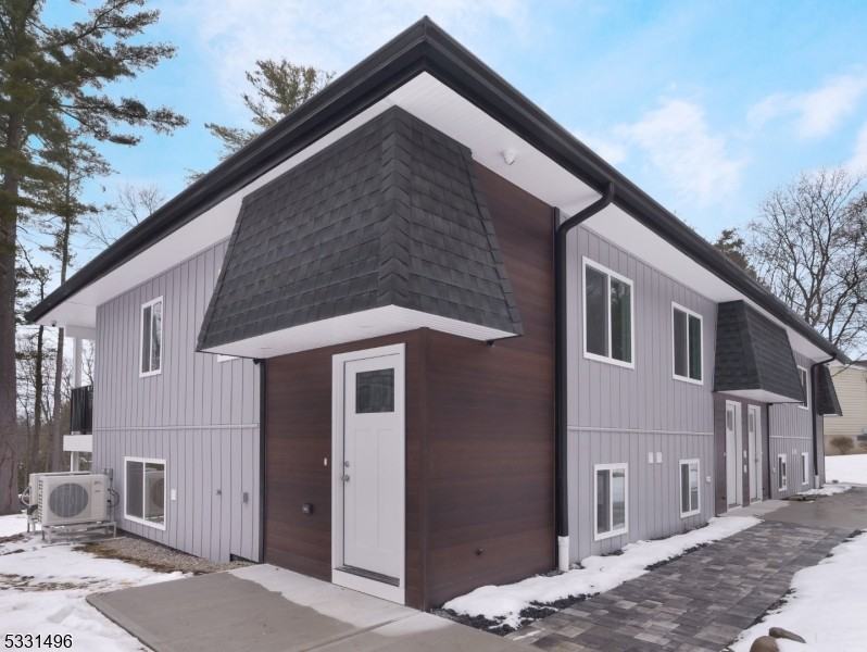 108 Hemlock Hl Unit A - Photo 2 of 20