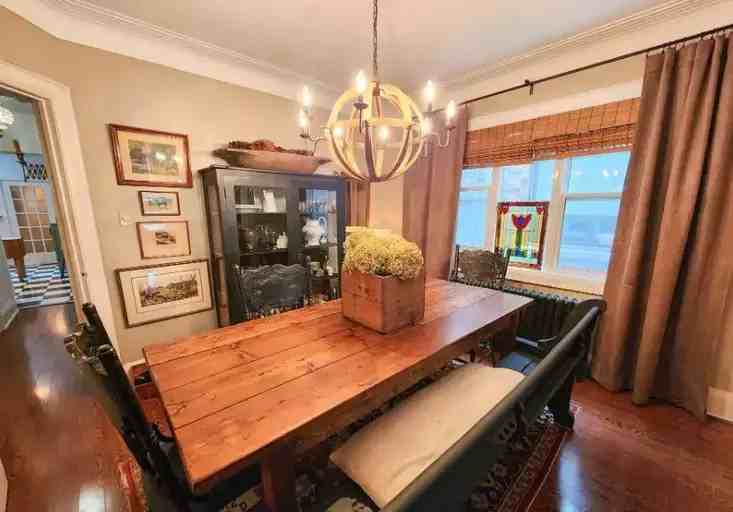 378 Jane St - Photo 2 of 10