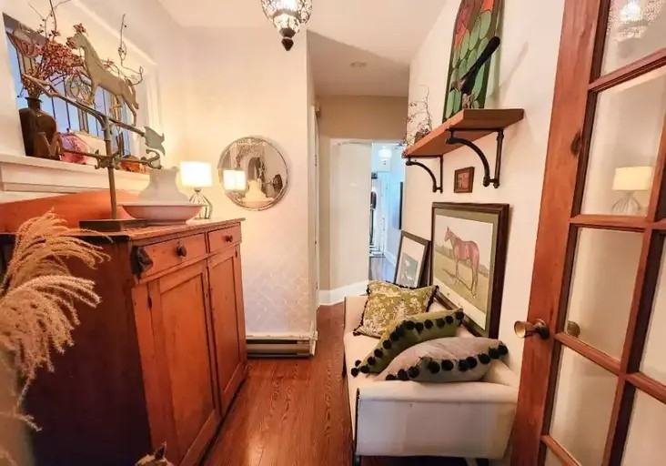 378 Jane St - Photo 3 of 10
