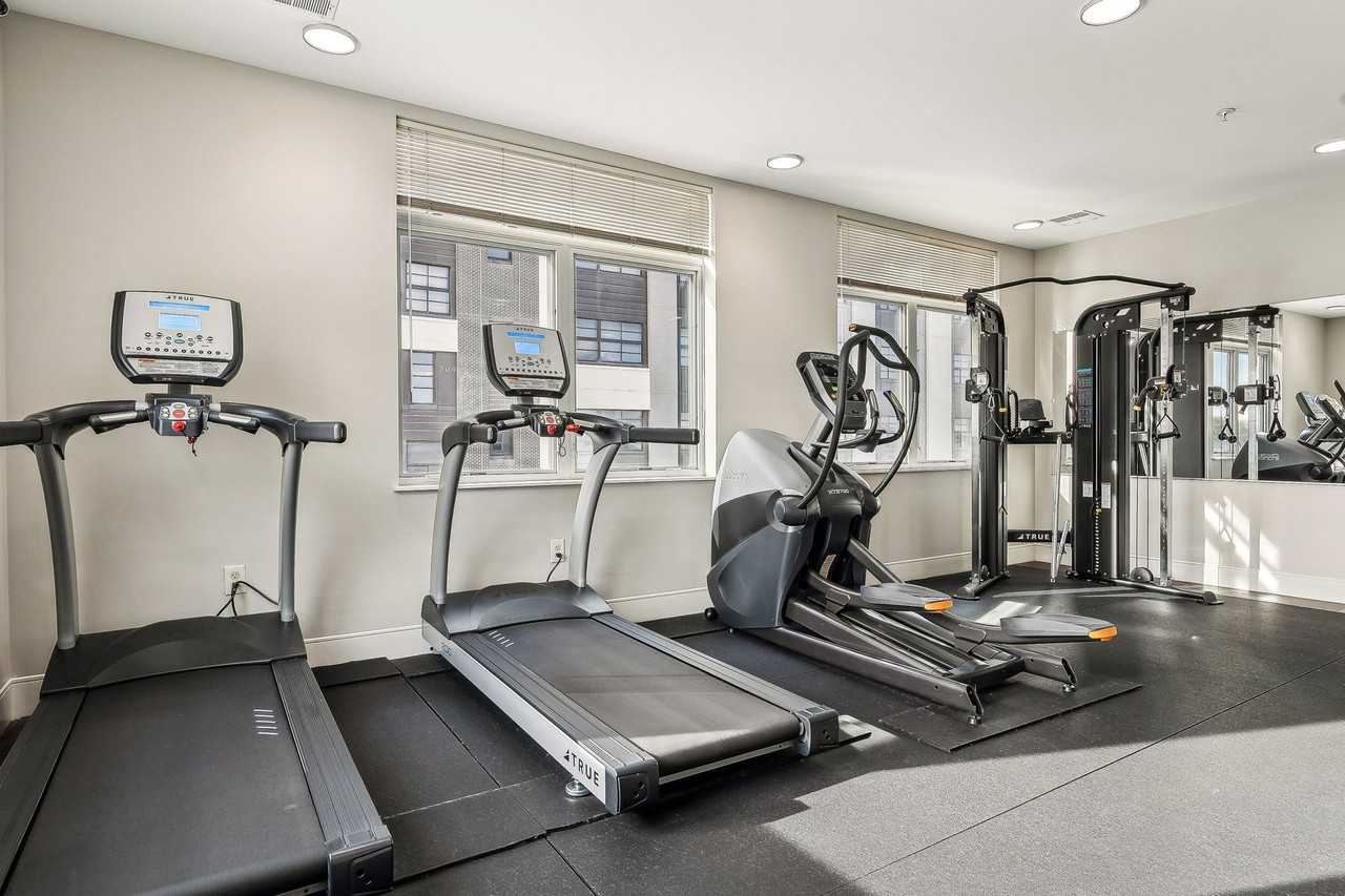 Freshwater Plaza Apartments - Photo 3 of 38