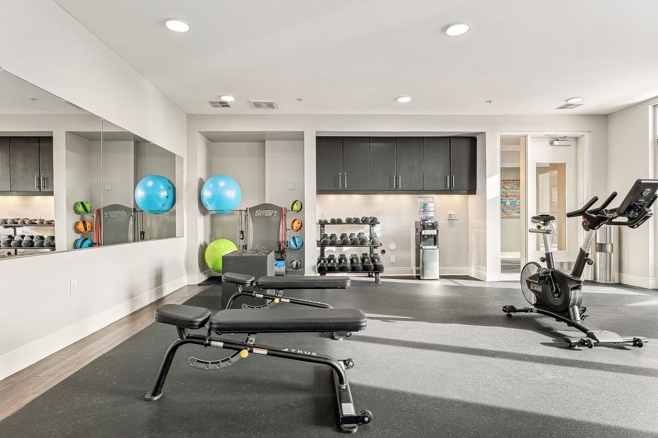 Freshwater Plaza Apartments - Photo 4 of 38