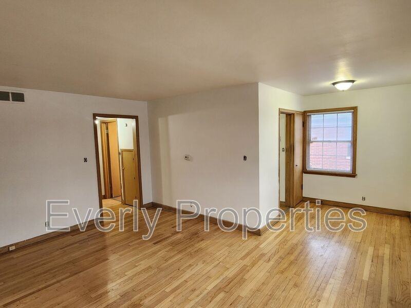 3016 W Sheridan Ave #4 - Photo 3 of 13