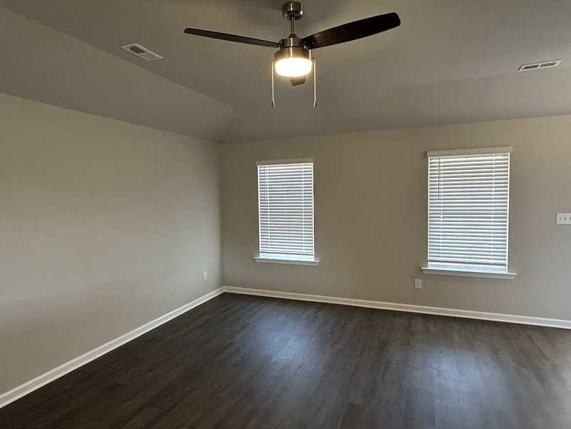 126 Broughton St - Photo 7 of 26