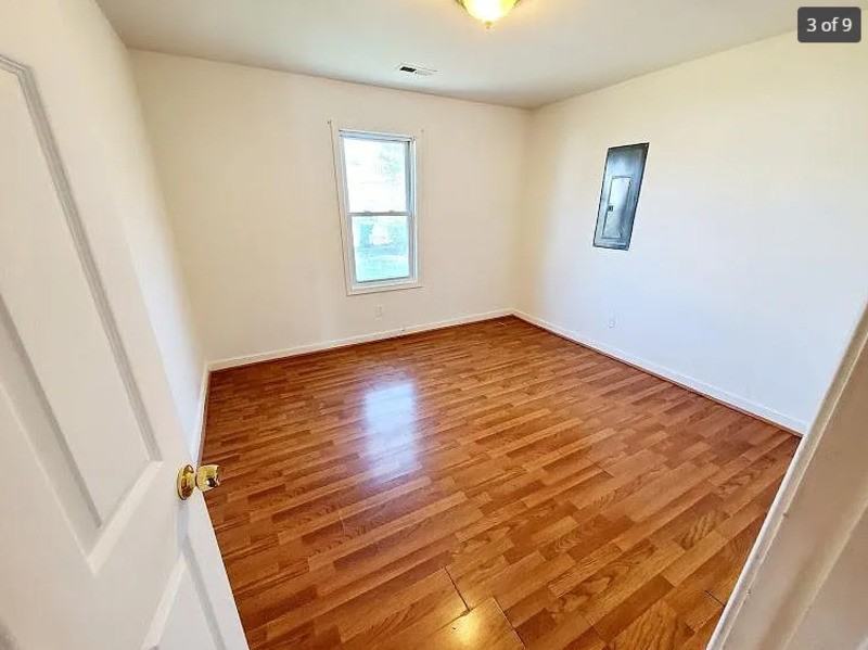 1004 E 16th St - Photo 3 of 10