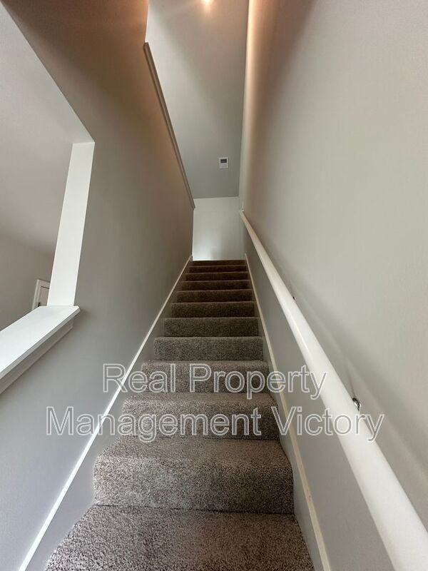 217 Driftwood Ln - Photo 3 of 14