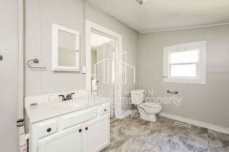 2009 Row Street - Photo 3 of 18