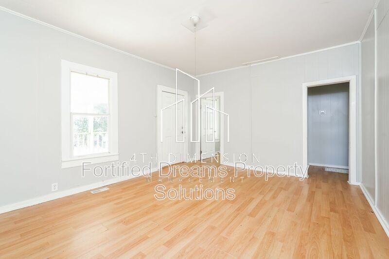 2009 Row Street - Photo 4 of 18