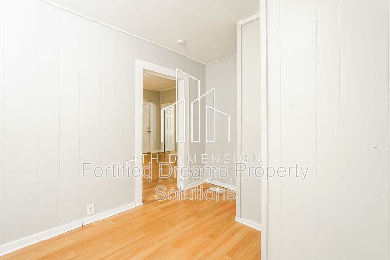 2009 Row Street - Photo 6 of 18