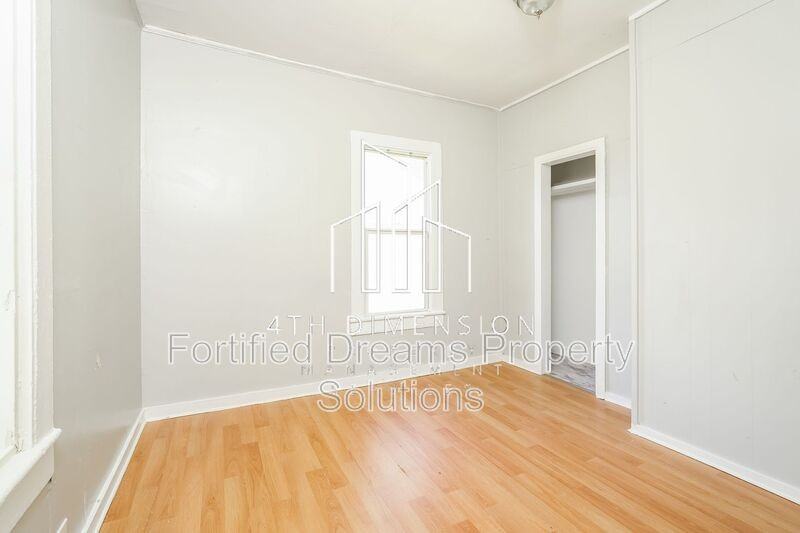 2009 Row Street - Photo 7 of 18