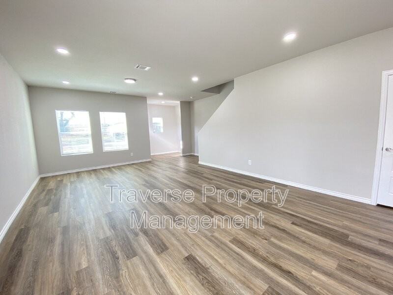 1309 Arizona Ave - Photo 7 of 32