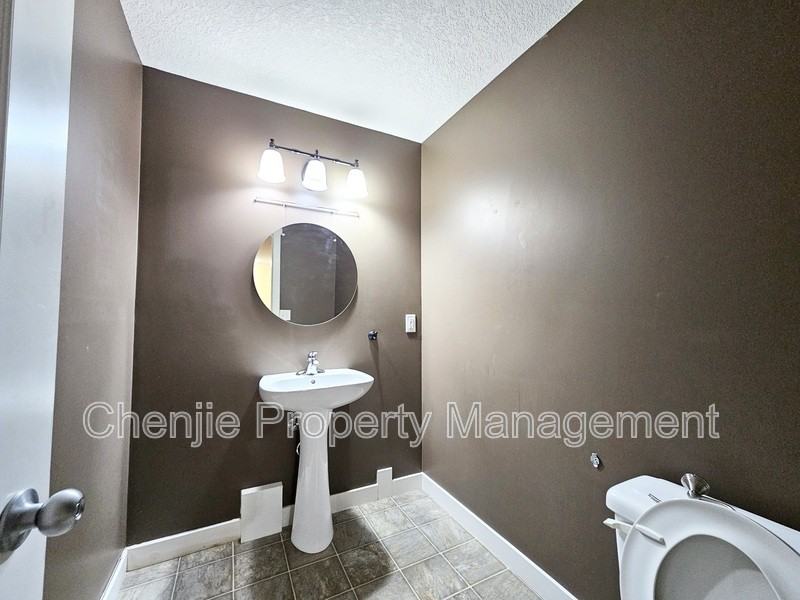 1383 Rutherford Rd Sw - Photo 3 of 32