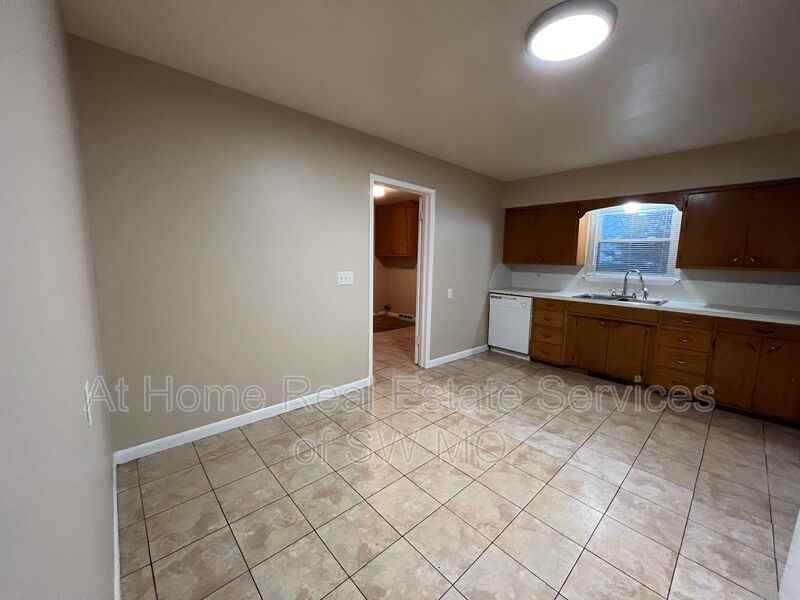 114 E Anderson St - Photo 4 of 11