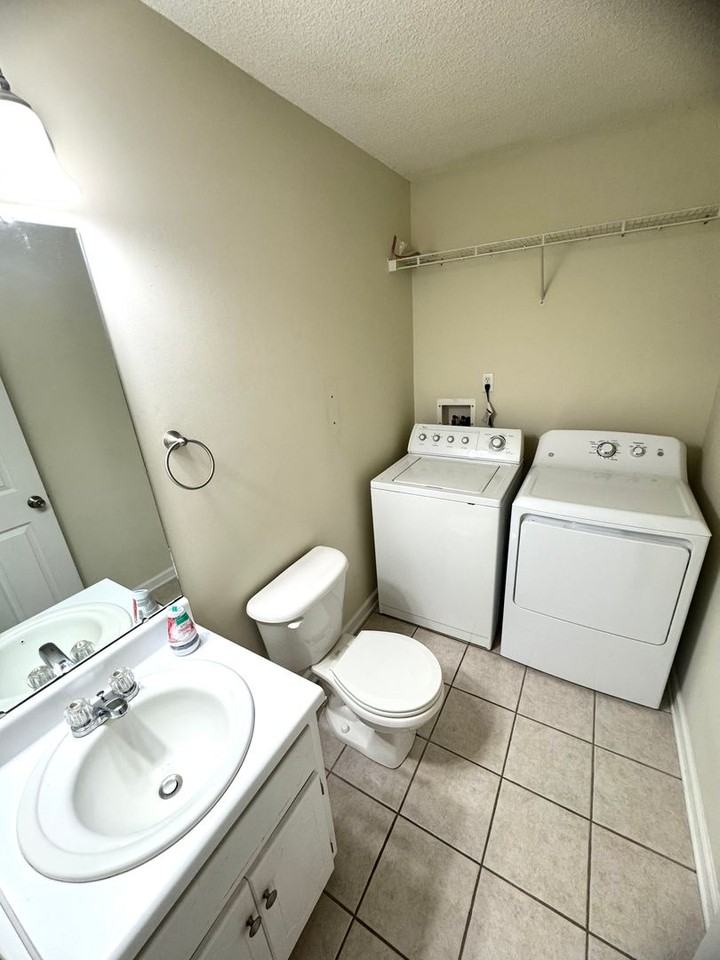 178 Commons Dr - Photo 5 of 15