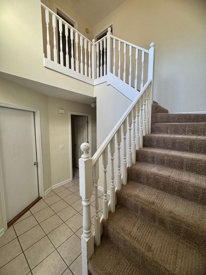178 Commons Dr - Photo 6 of 15