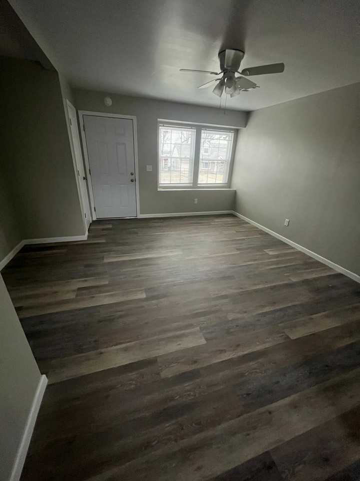 5618 N Garrison Pl - Photo 2 of 9