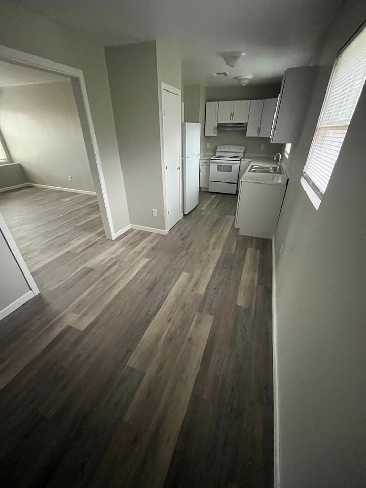 5618 N Garrison Pl - Photo 3 of 9