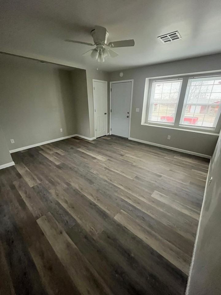 5618 N Garrison Pl - Photo 5 of 9