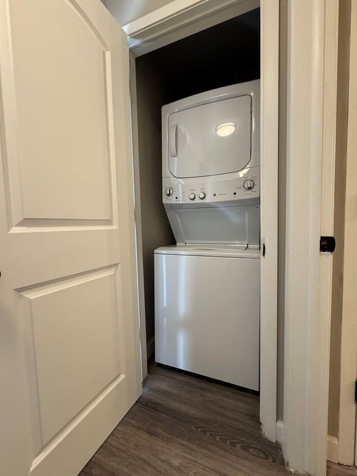 Cedar Plaza Apartments - Photo 5 of 25