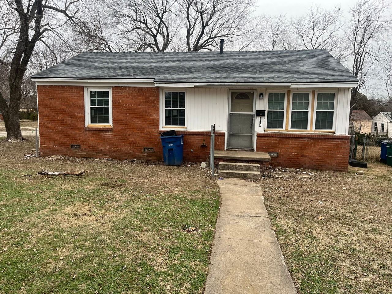 304 West 47th Street North - Photo 2 of 10