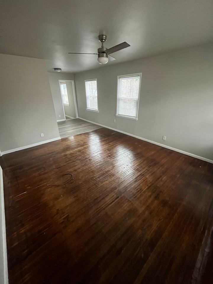 304 West 47th Street North - Photo 3 of 10