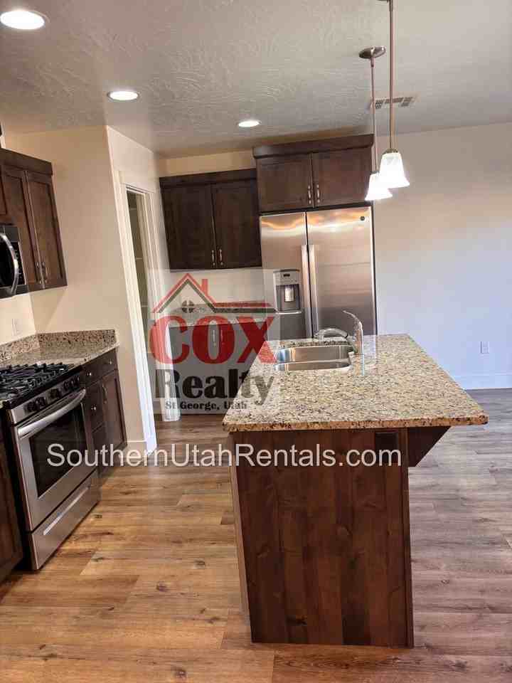 5940 S Belair St - Photo 4 of 21