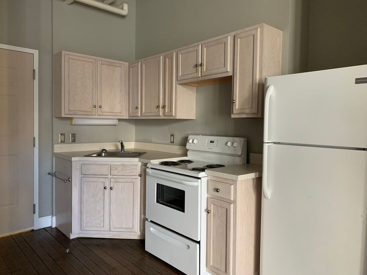 901 Jefferson St #4B - Photo 2 of 5