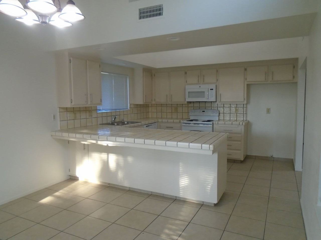 3704 Litchfield Dr - Photo 3 of 8