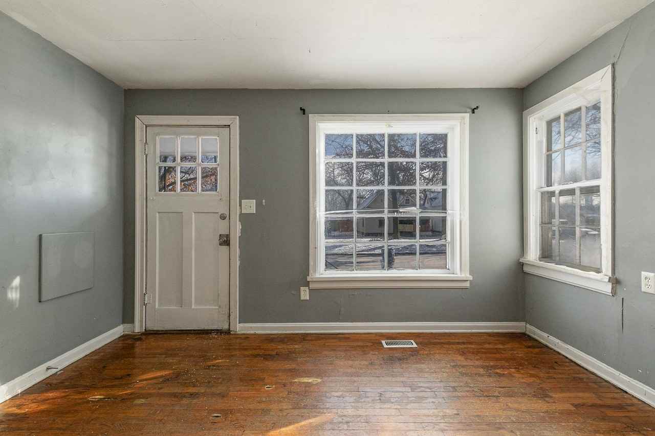 917 N Grant Ave - Photo 2 of 14