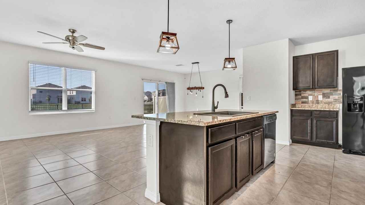 3097 Suncoast Plains Dr - Photo 6 of 45