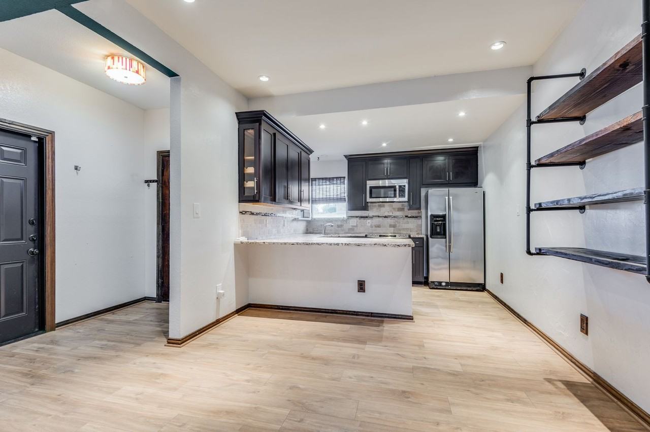 2749 Buna Drive - Photo 5 of 12