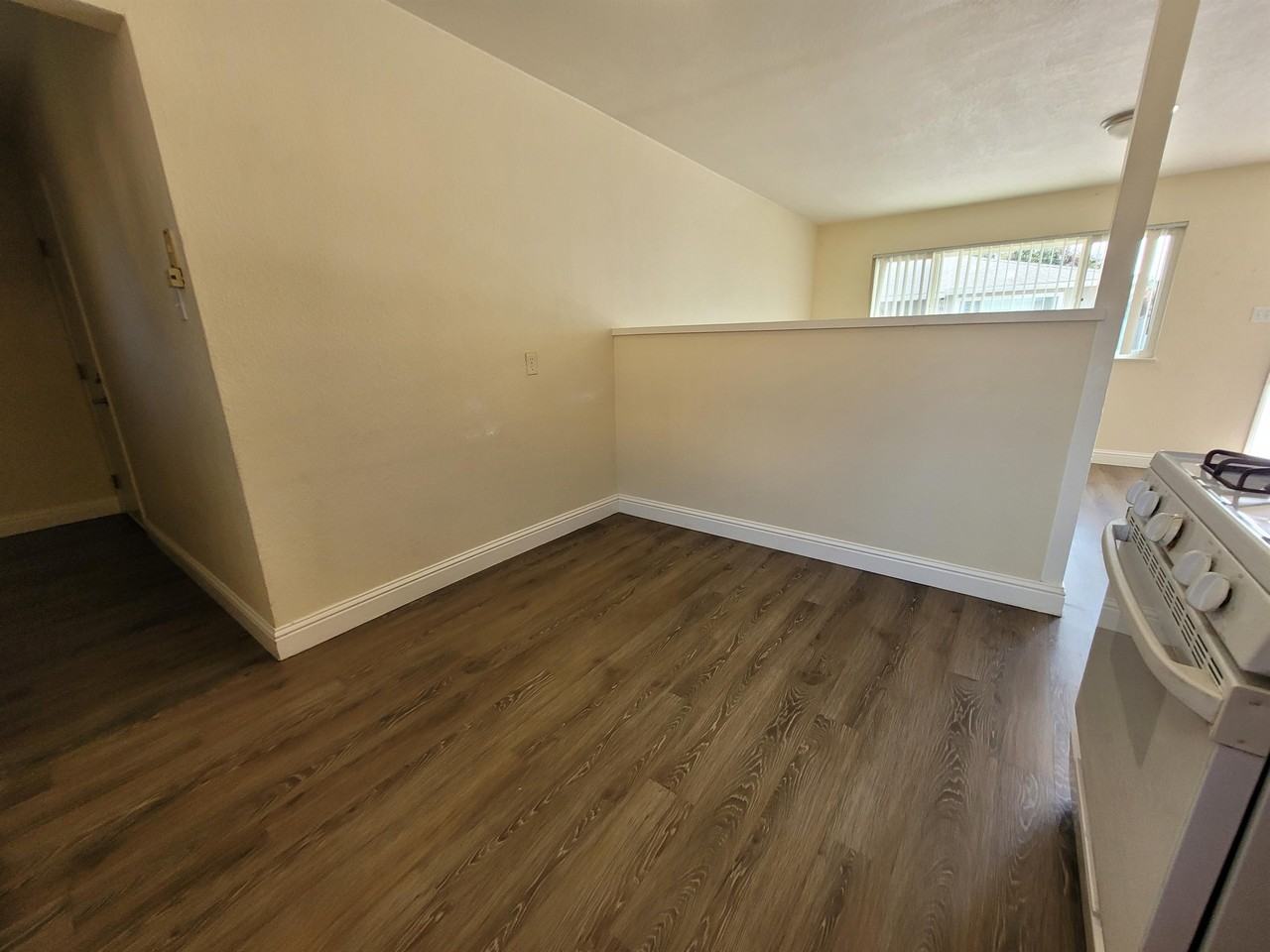 170 - 190 Smalley - Photo 2 of 23