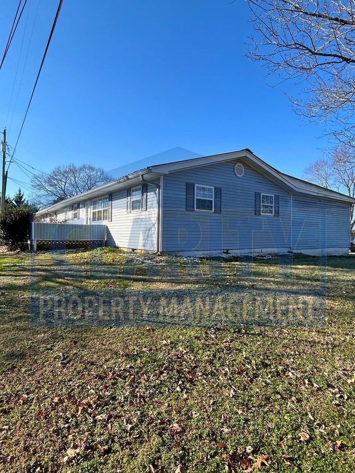 221B Hughes Ave Nw - Photo 3 of 24