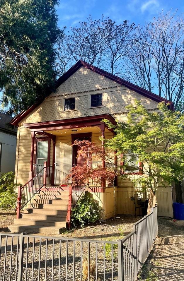 536 Hazel St - Photo 3 of 17