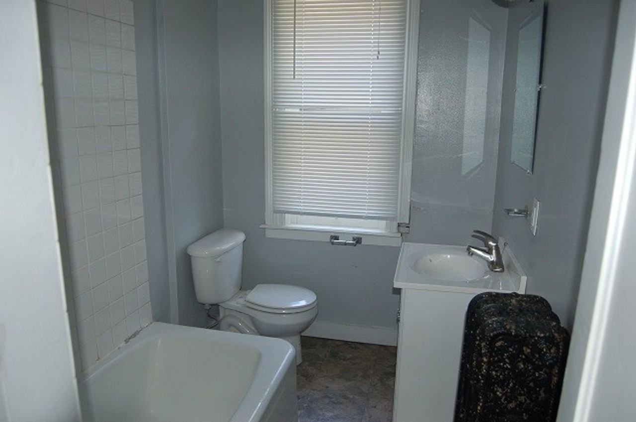 906 E Burlington Apartments! - Photo 2 of 13