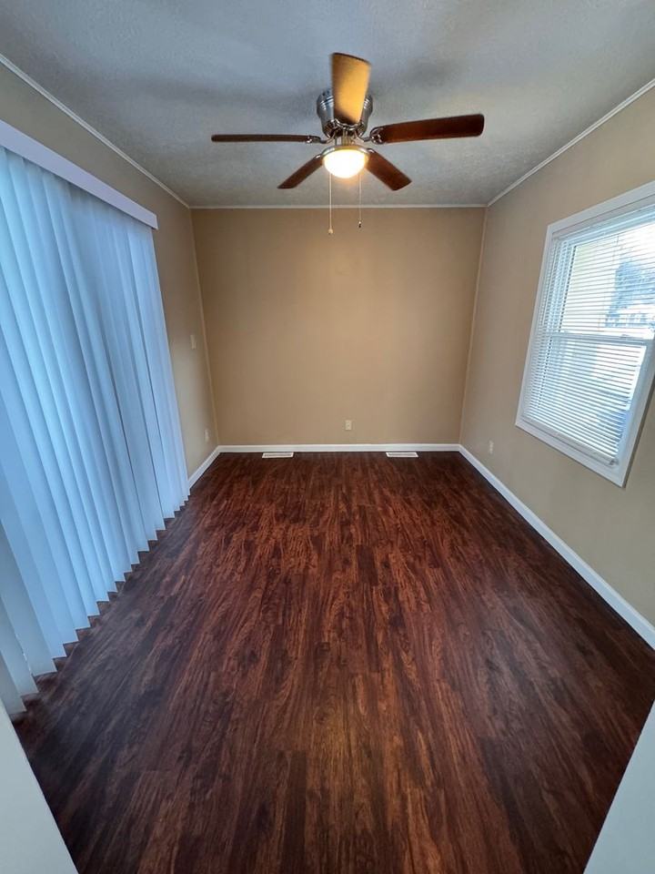 212 E Montrose St - Photo 5 of 16