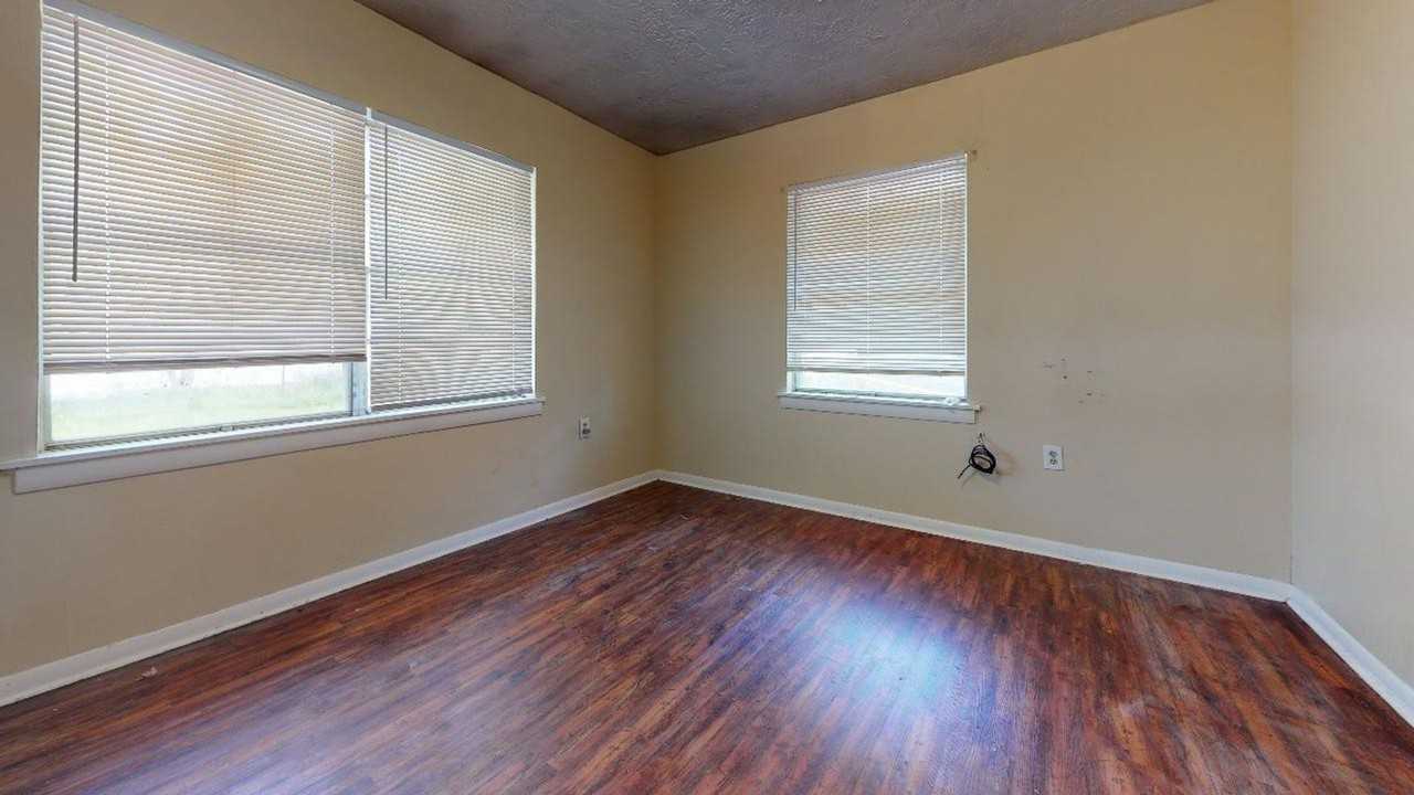 1105 Palasota Dr - Photo 3 of 10