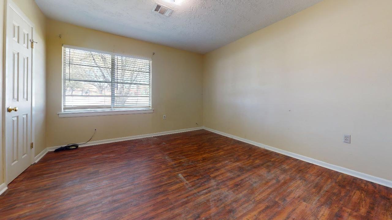 1105 Palasota Dr - Photo 7 of 10