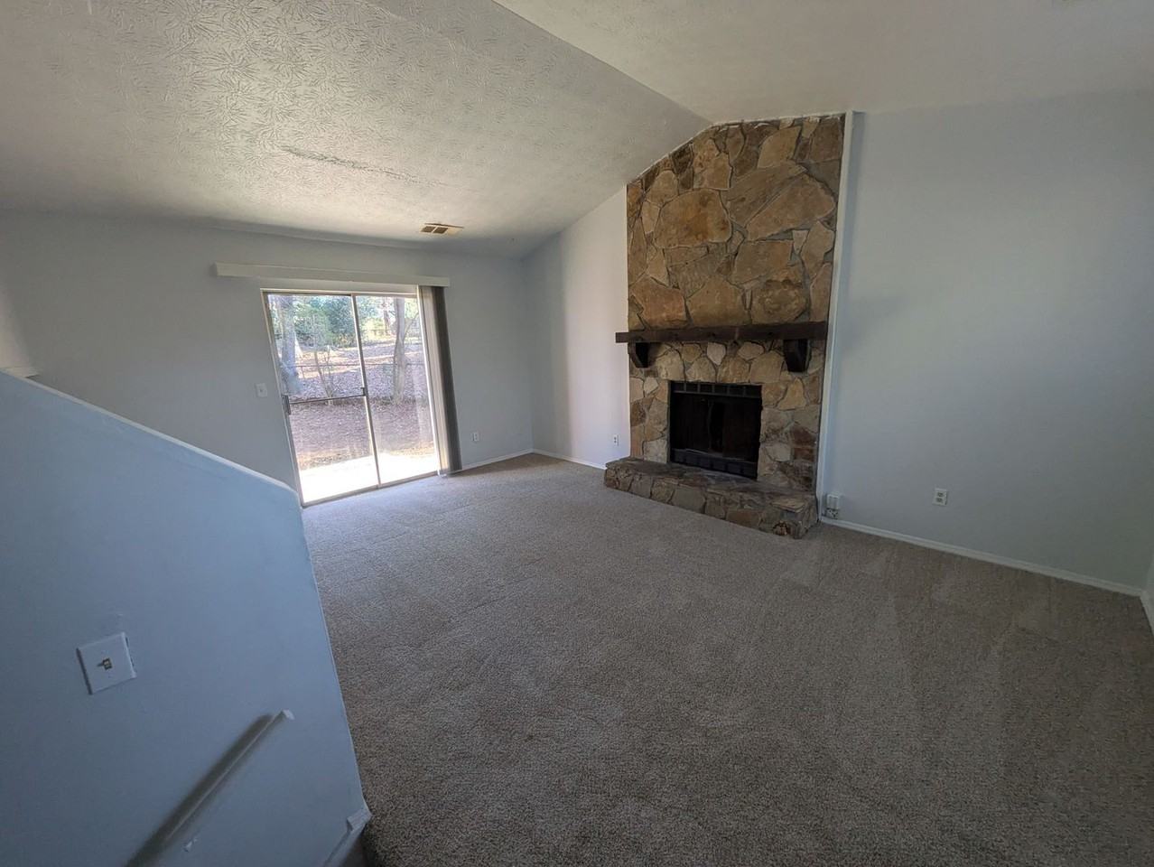 6176 Creekford Dr - Photo 2 of 16