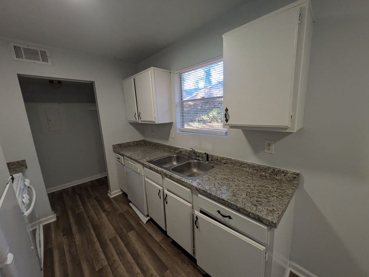 6176 Creekford Dr - Photo 4 of 16