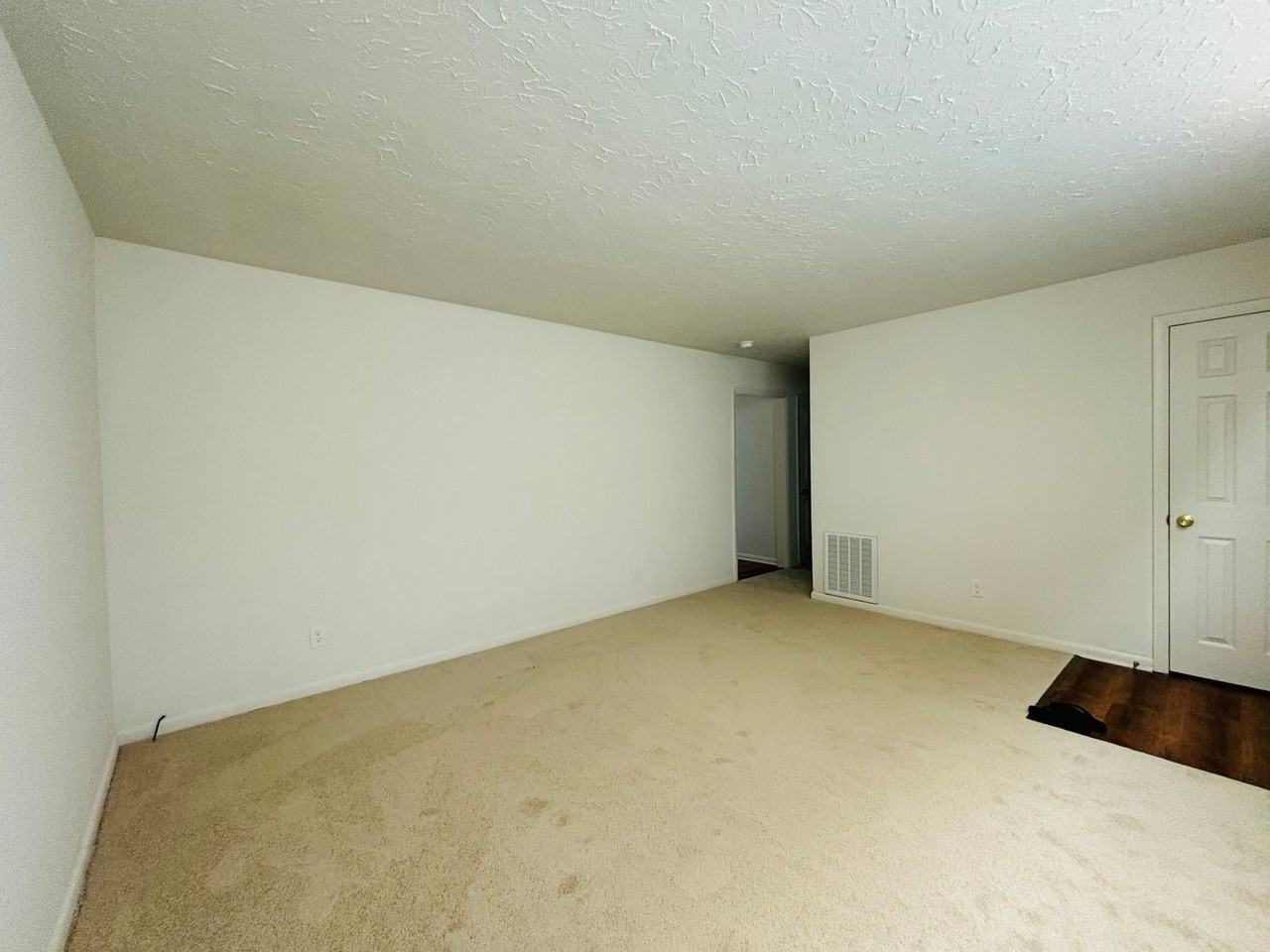 215 Freestone Dr Ne - Photo 2 of 20