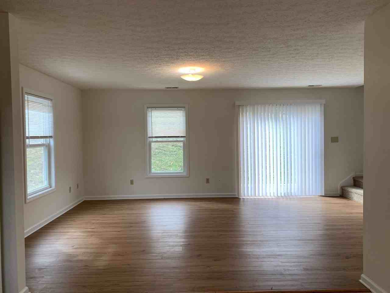 1070 Long St - Photo 5 of 11