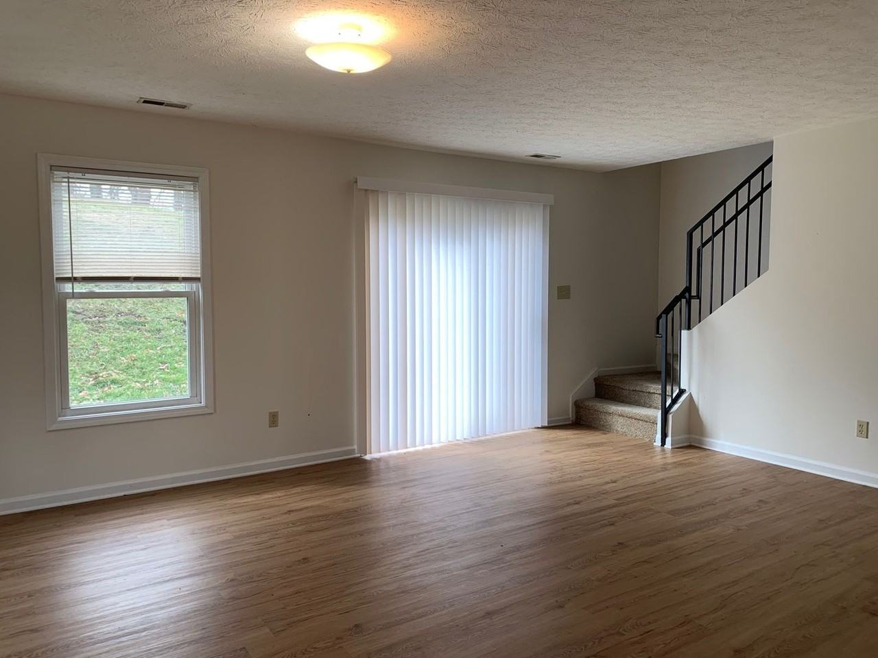 1070 Long St - Photo 6 of 11
