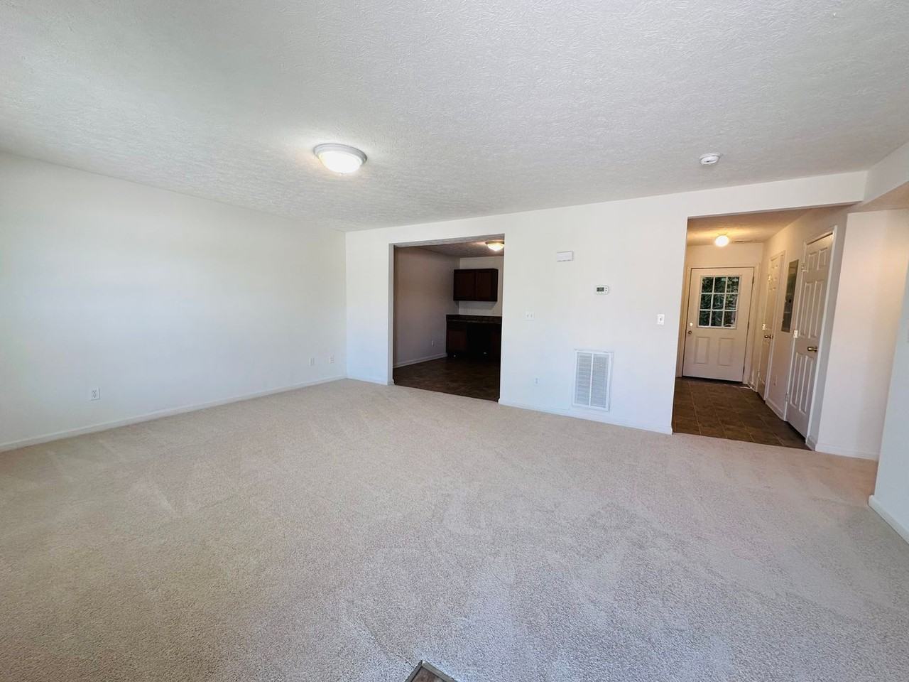 35 Station Ln Ne - Photo 2 of 12