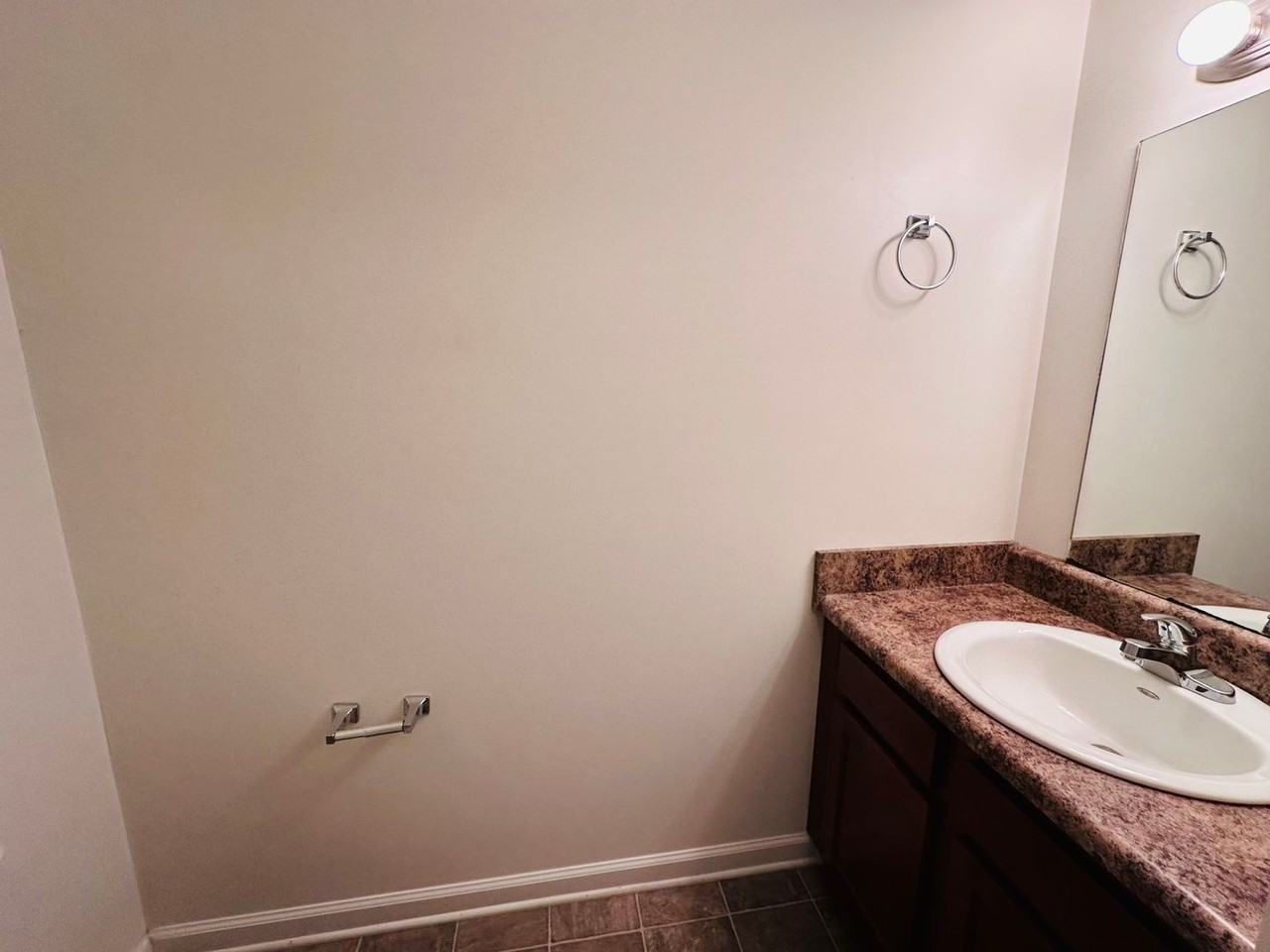 35 Station Ln Ne - Photo 7 of 12