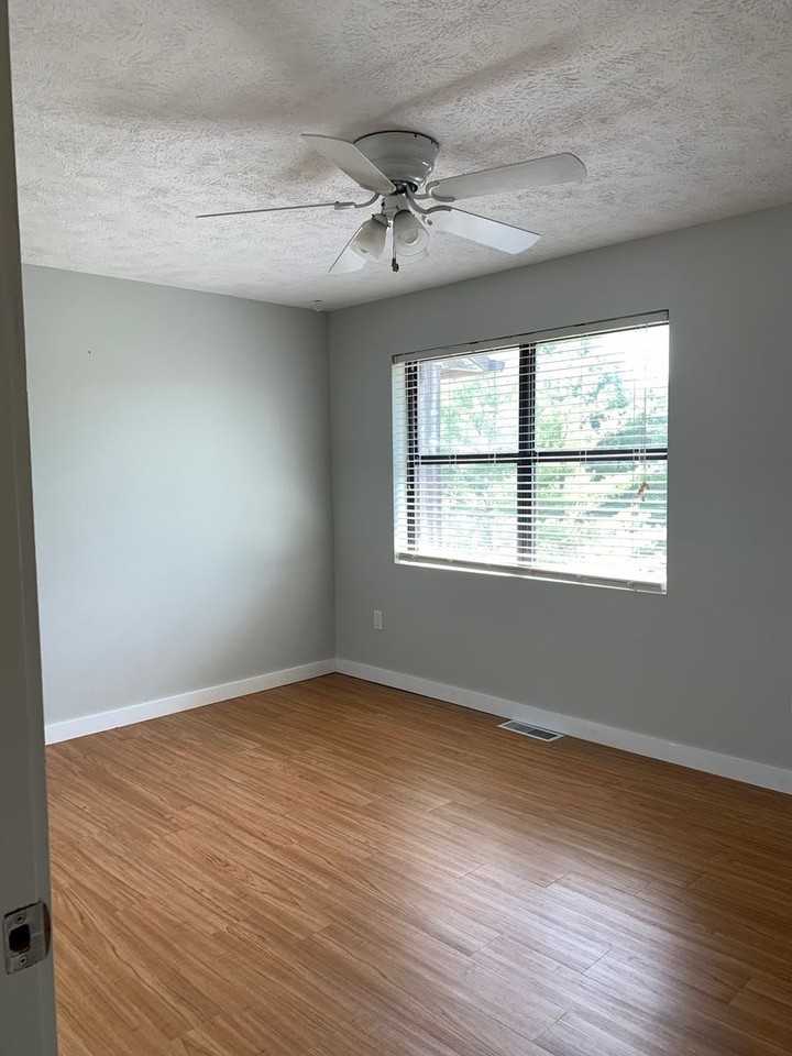2582 Townhouse St - Photo 5 of 31