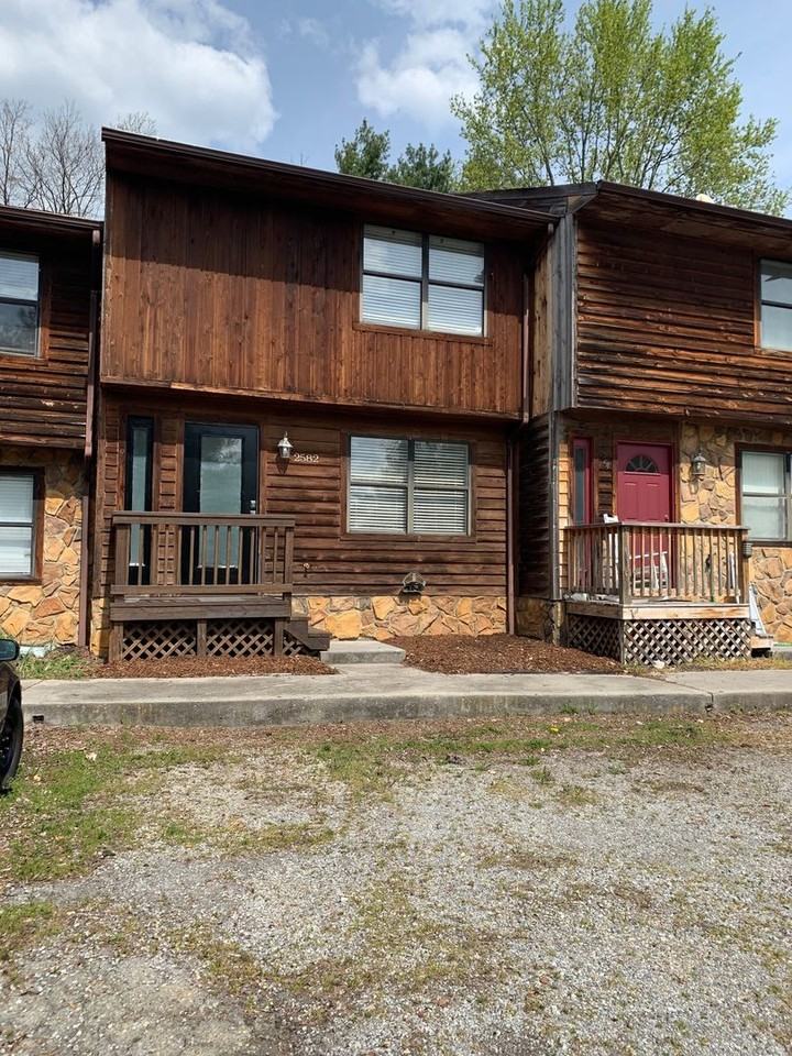 2582 Townhouse St - Photo 2 of 31