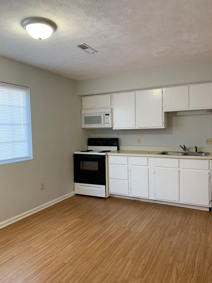 1910 Fletcher Ave Apt A - Photo 7 of 17